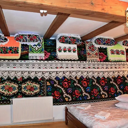 Farm stay Pensiunea Maramu