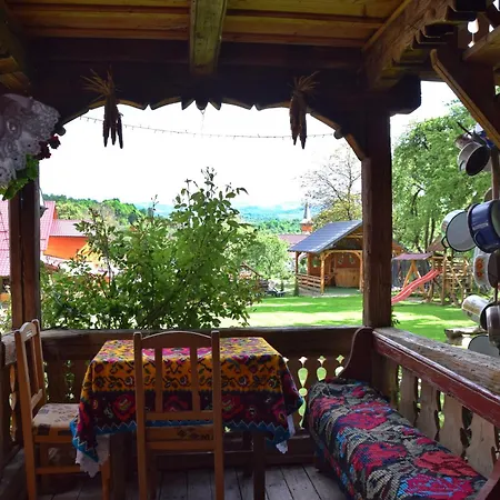 Farm stay Pensiunea Maramu