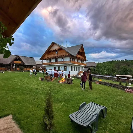 Farm stay Pensiunea Maramu Breb